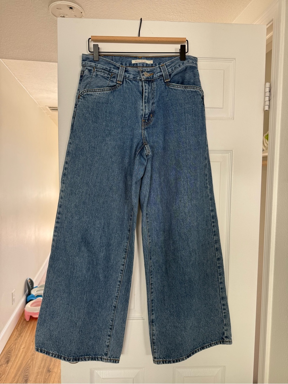 Baggy wide leg levies women’s